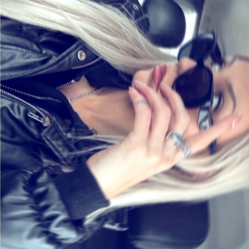 Meet your Posher, Vee ; Maker of Veil 💎